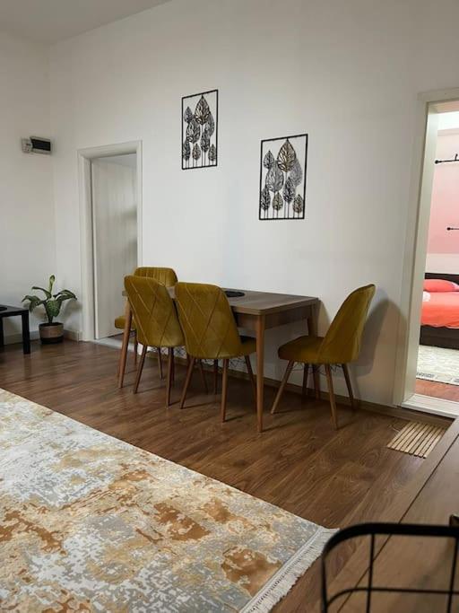 טימישוארה Apartament La Casa מראה חיצוני תמונה